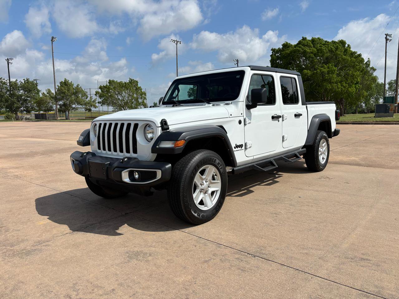 Used 2023 Jeep Gladiator Sport AWD/4WD image 3