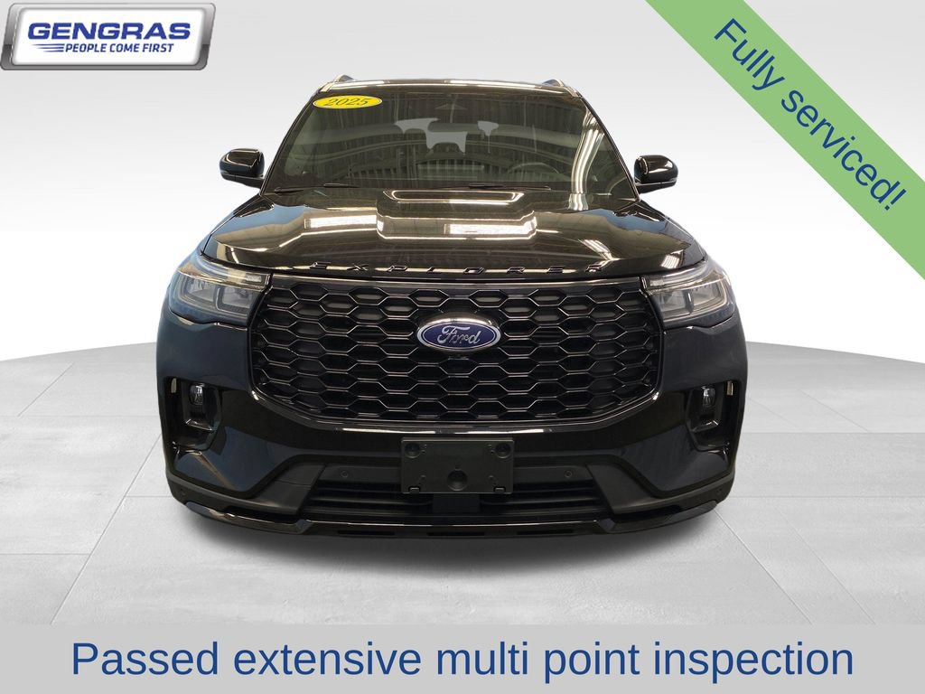 Used 2025 Ford Explorer ST-Line w/ ST-Line Street Pack AWD/4WD image 3
