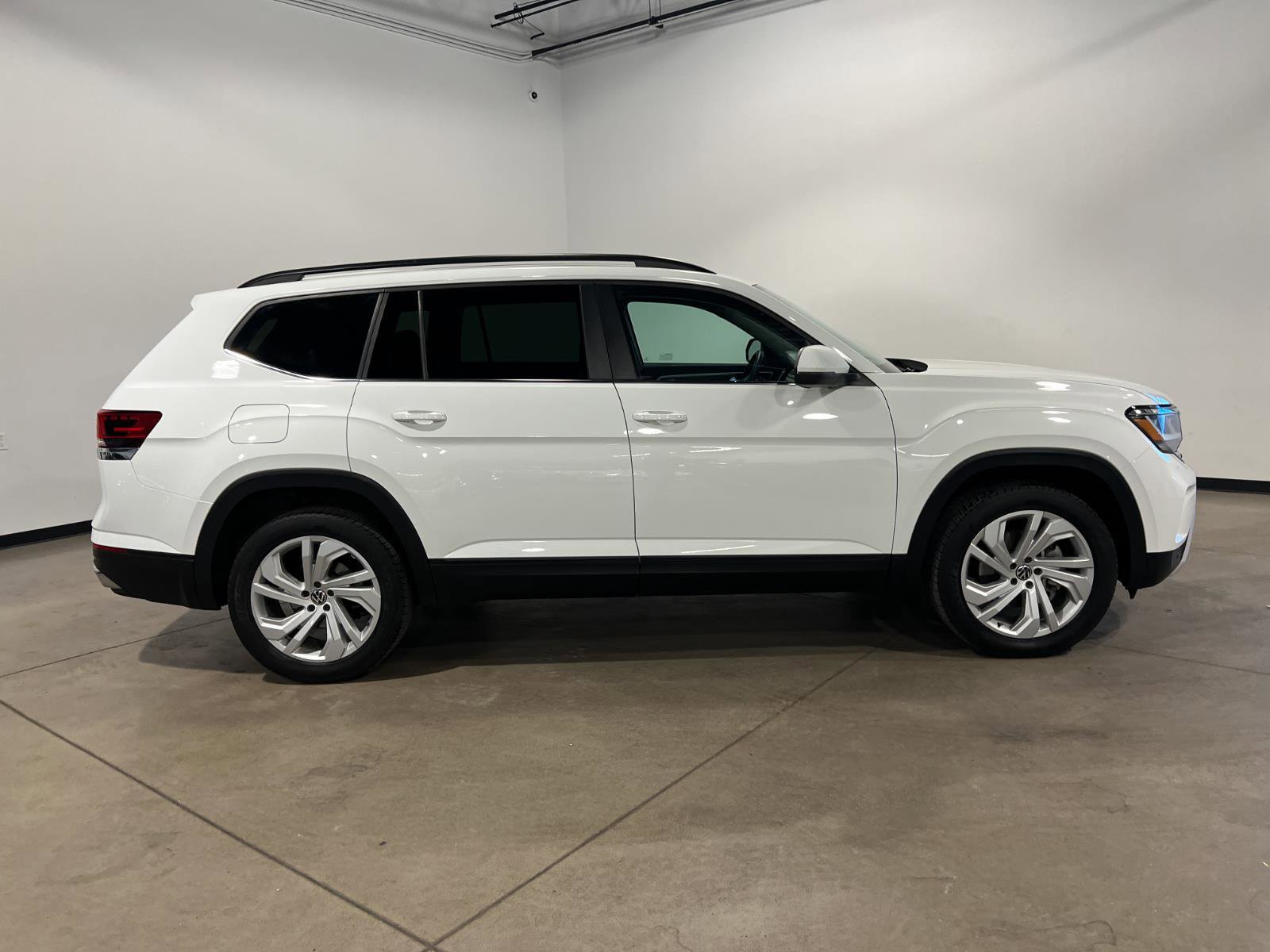 Used 2022 Volkswagen Atlas SE w/ Panoramic Sunroof Package image 2