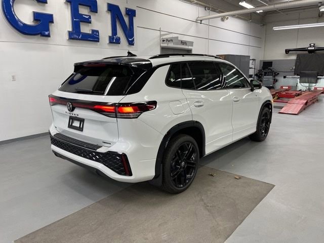 New 2025 Volkswagen Tiguan SE R-Line image 4