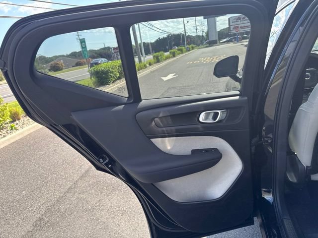 Certified 2024 Volvo XC40 B5 Plus w/ Protection Package Premier AWD/4WD image 16