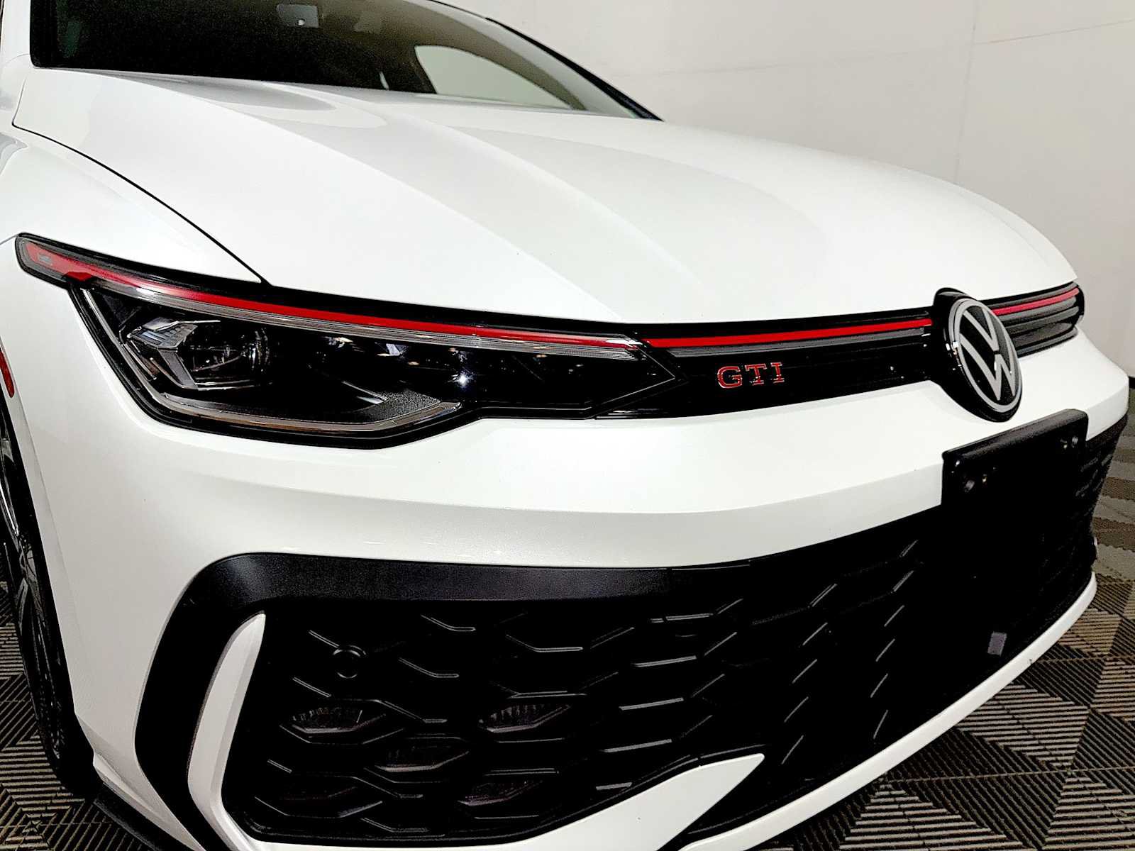 Used 2026 Volkswagen GTI SE FWD image 25