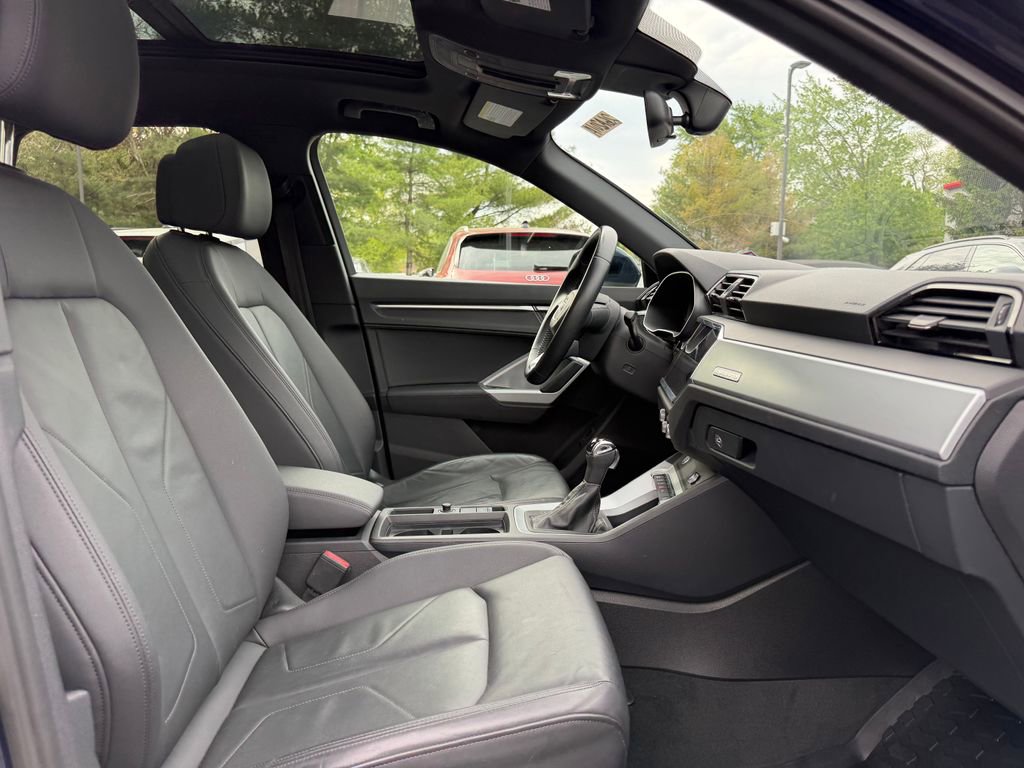 Used 2020 Audi Q3 2.0T Premium w/ Convenience Package AWD/4WD image 20