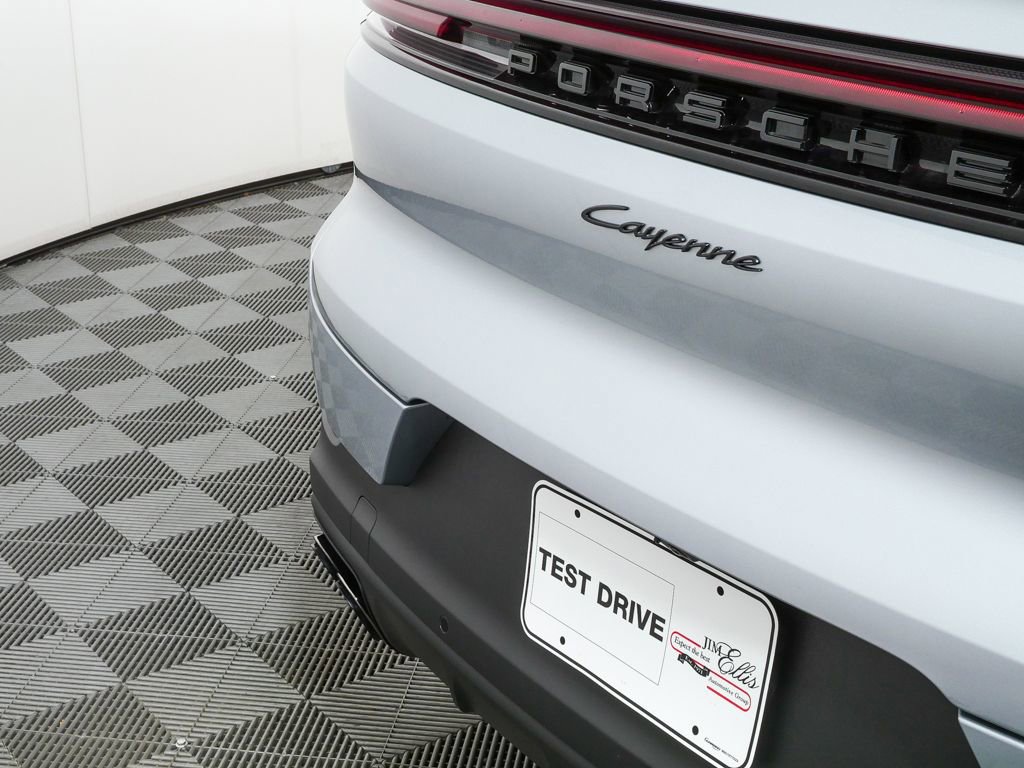 Certified 2026 Porsche Cayenne Coupe image 38