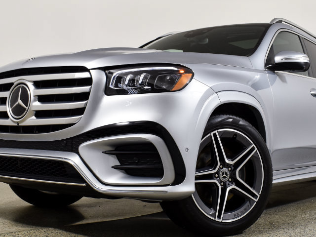 Used 2025 Mercedes-Benz GLS 450 4MATIC image 6