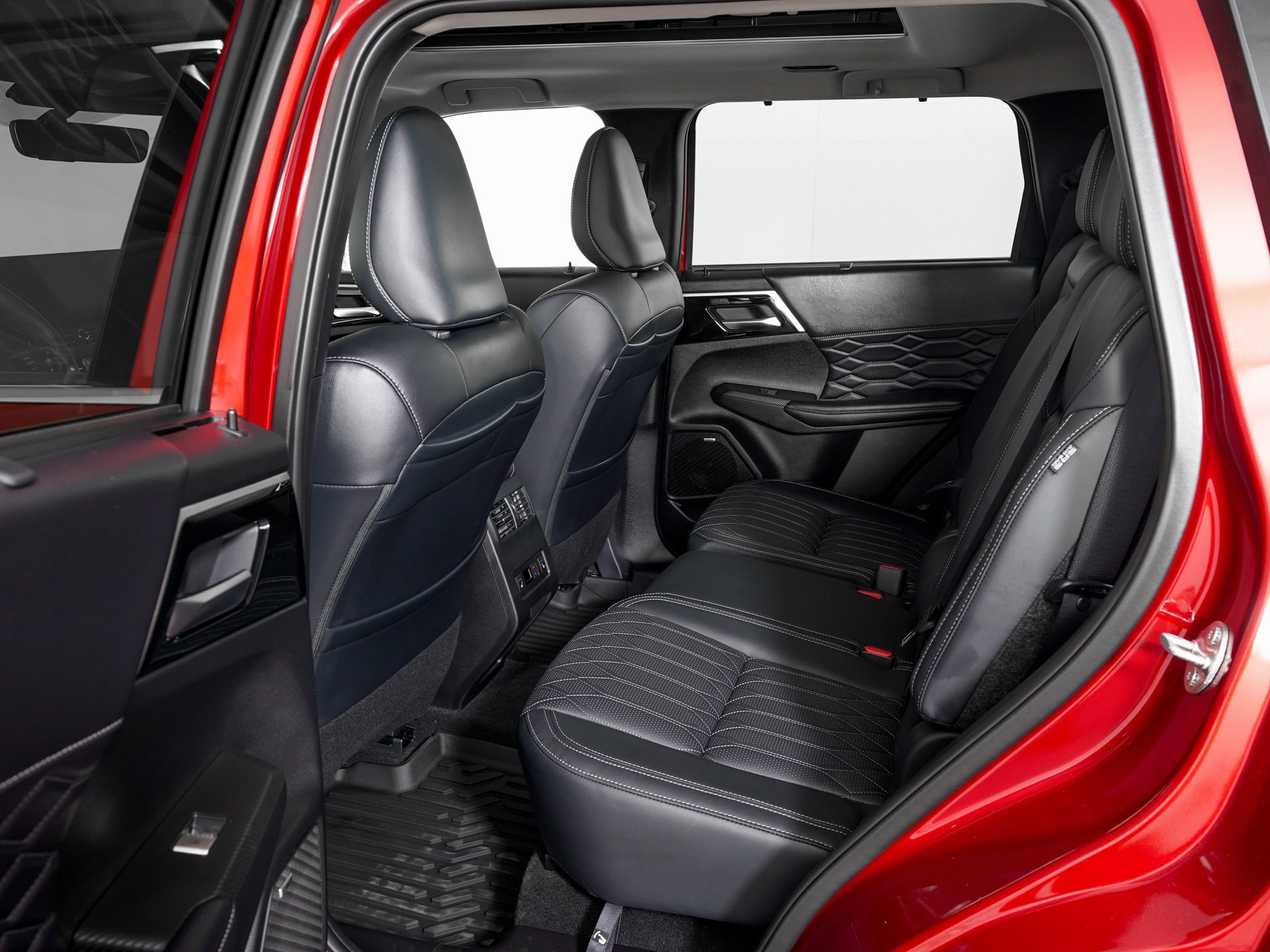 Used 2025 Mitsubishi Outlander SEL image 12