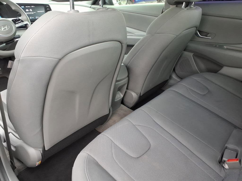Used 2025 Hyundai Elantra SE FWD image 15