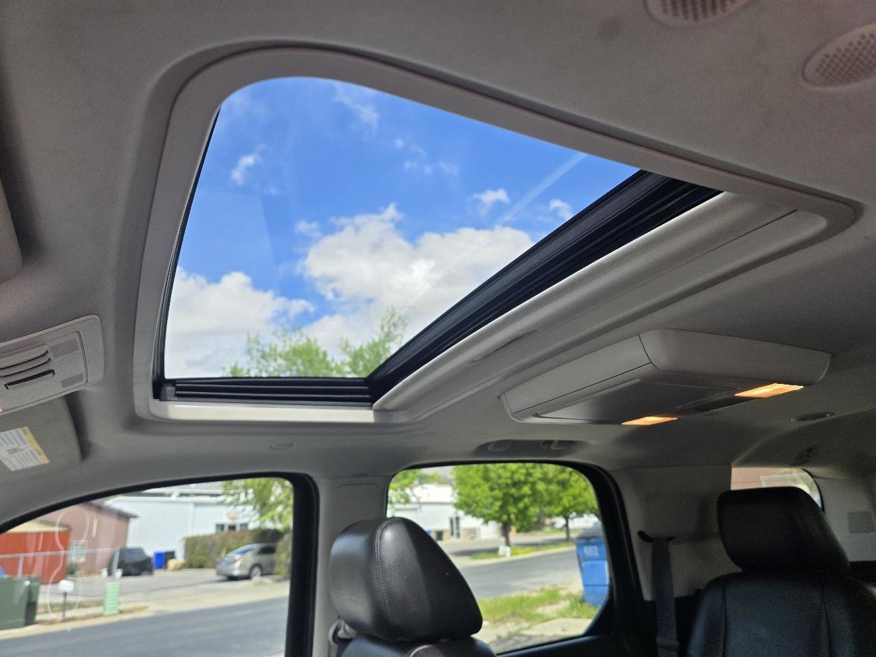 Used 2014 Cadillac Escalade Luxury AWD/4WD image 9
