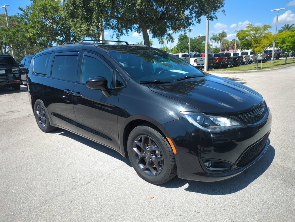 Used 2020 Chrysler Pacifica Touring-L Plus FWD image 2