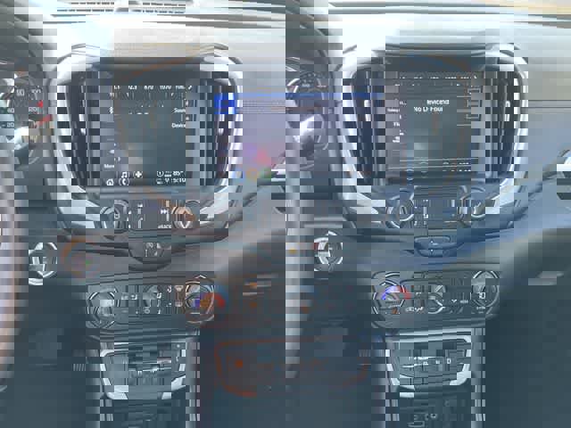 Used 2023 GMC Terrain SLT image 22