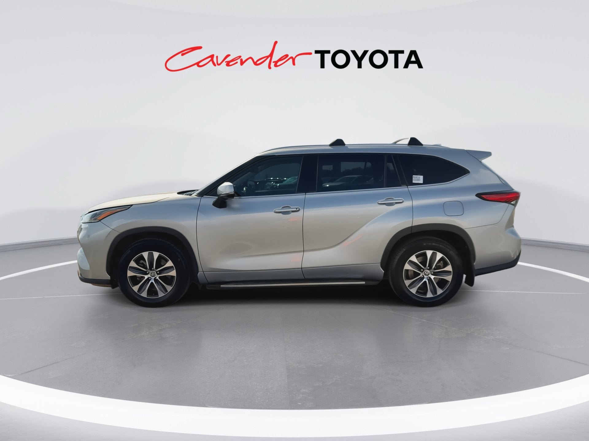 Certified 2021 Toyota Highlander XLE FWD image 5