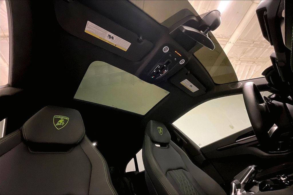 Used 2025 Lamborghini Urus SE AWD/4WD image 20