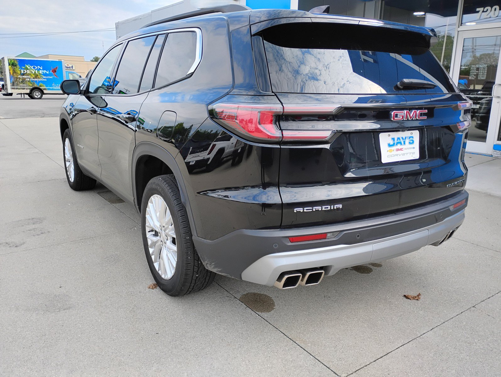Used 2024 GMC Acadia Elevation FWD image 9