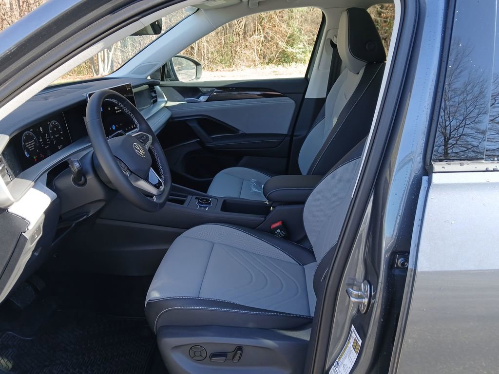 New 2026 Volkswagen Tiguan SE image 9