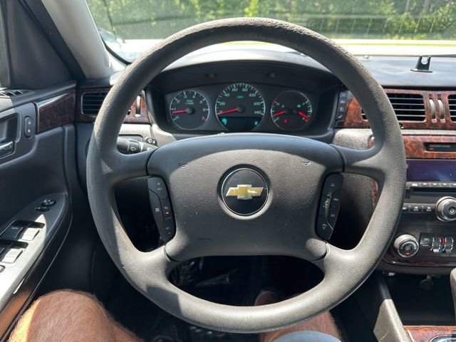Used 2015 Chevrolet Impala LT w/ LT Sunroof Package FWD image 18