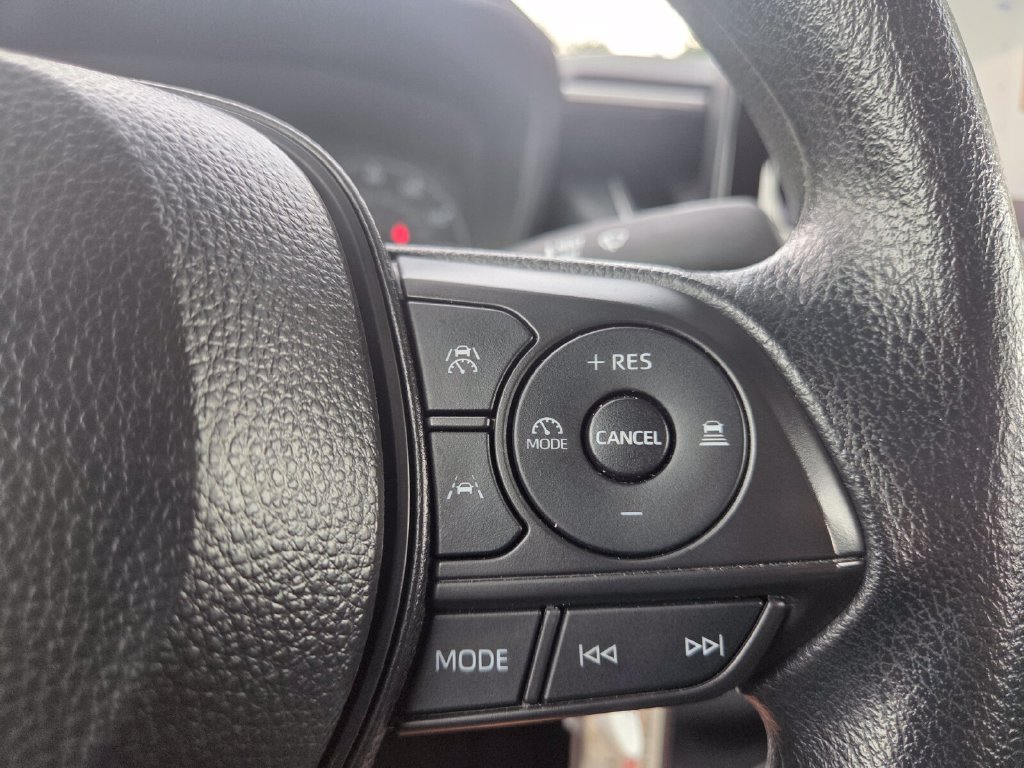 Used 2025 Toyota Corolla LE FWD image 14