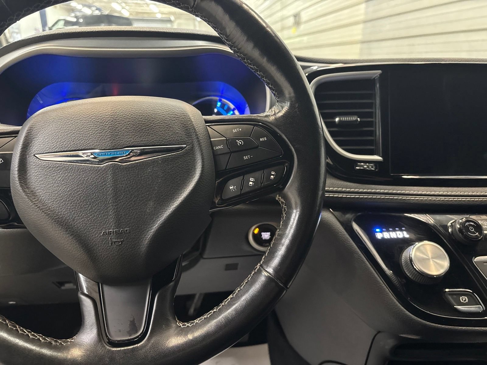 Used 2021 Chrysler Pacifica Touring-L w/ S Appearance Package FWD image 13