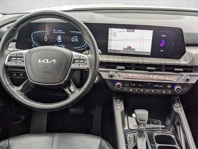 Used 2023 Kia Telluride EX w/ EX Captain's Chair Package image 18