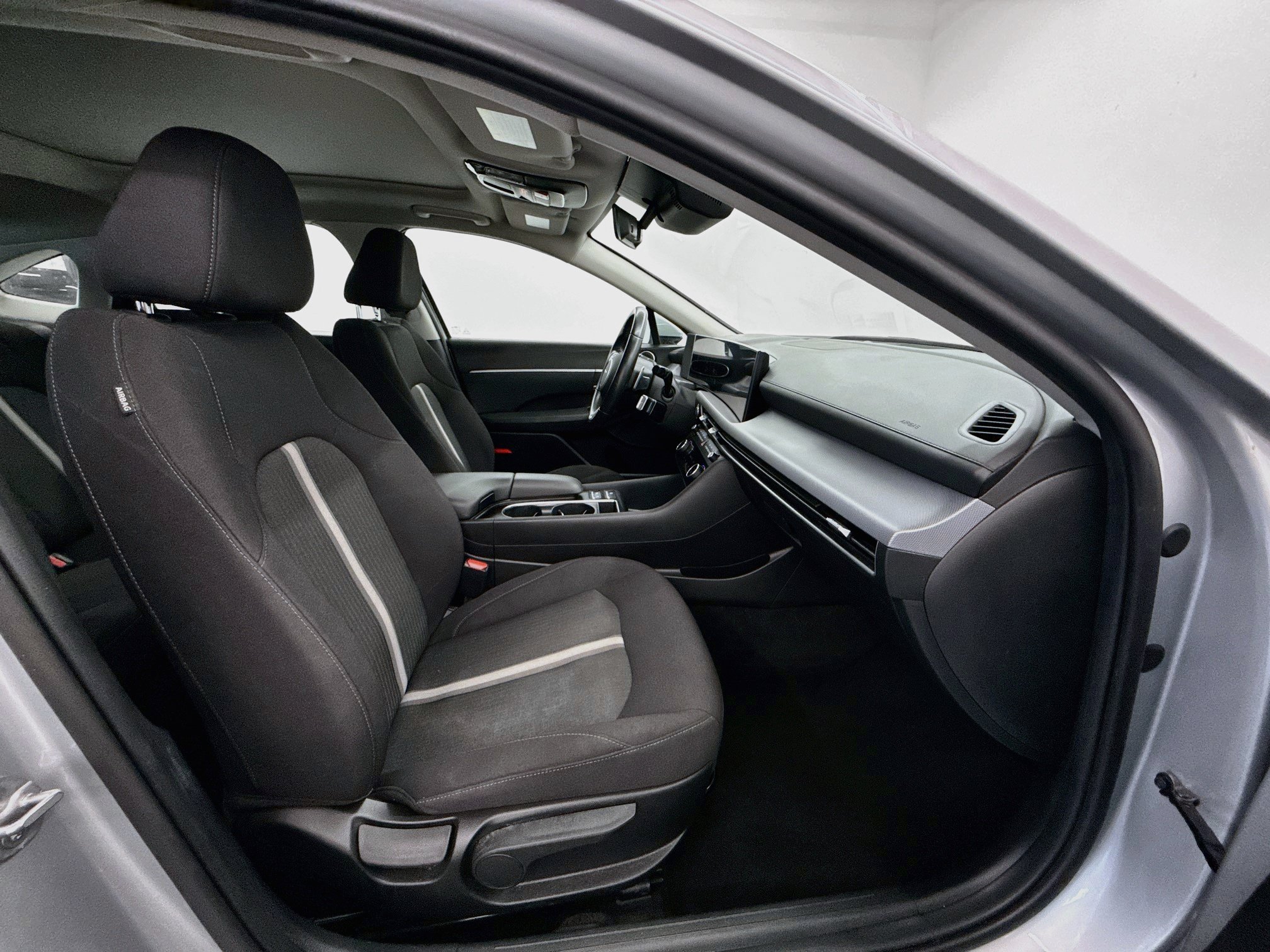 Used 2025 Hyundai Sonata SEL FWD image 32