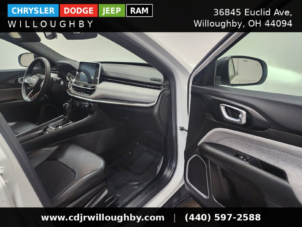 Used 2025 Jeep Compass Latitude AWD/4WD image 32