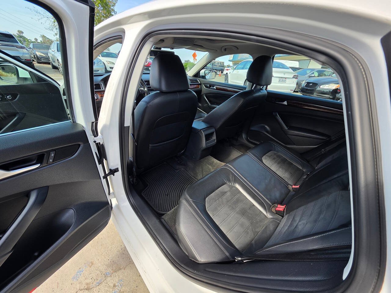 Used 2012 Volkswagen Passat 2.5 SEL Premium FWD image 24
