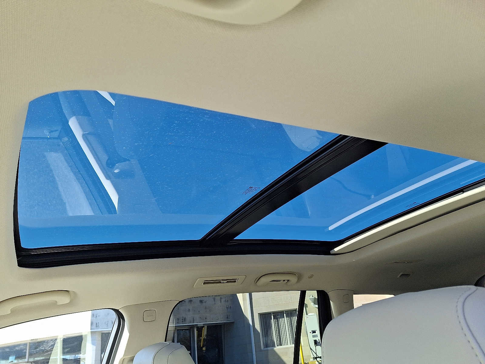 Used 2025 Cadillac XT6 Premium Luxury image 14