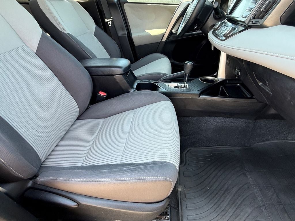 Used 2015 Toyota RAV4 XLE FWD image 10