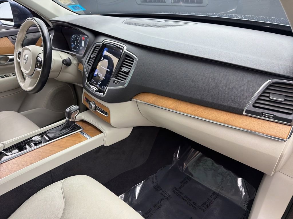 Used 2021 Volvo XC90 T6 Momentum w/ Climate Package image 28