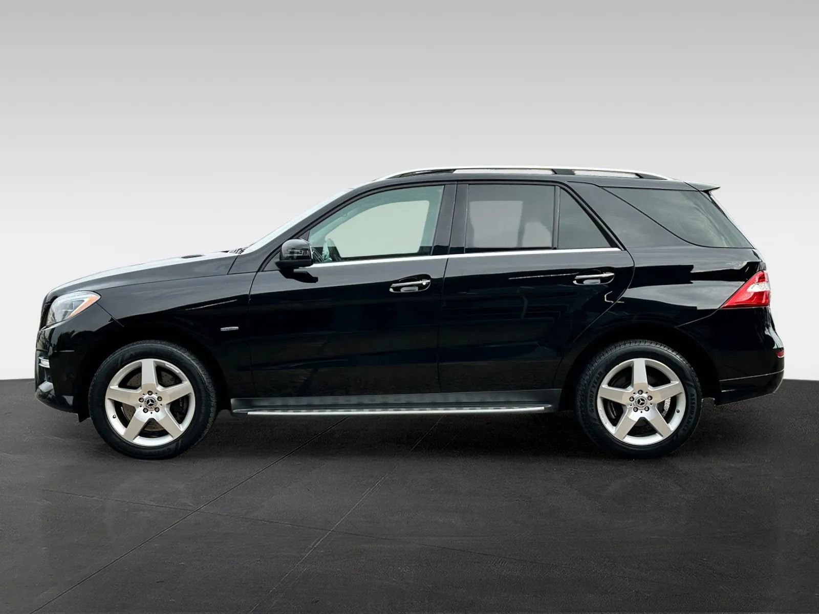 Used 2012 Mercedes-Benz ML 550 4MATIC image 4