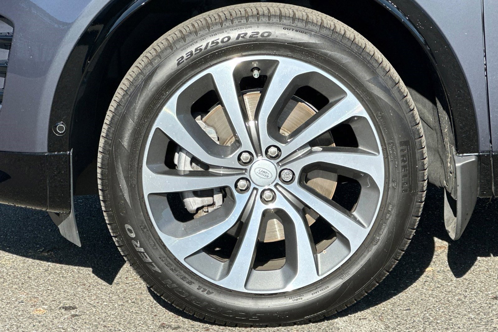 Certified 2025 Land Rover Discovery Sport Dynamic SE image 13