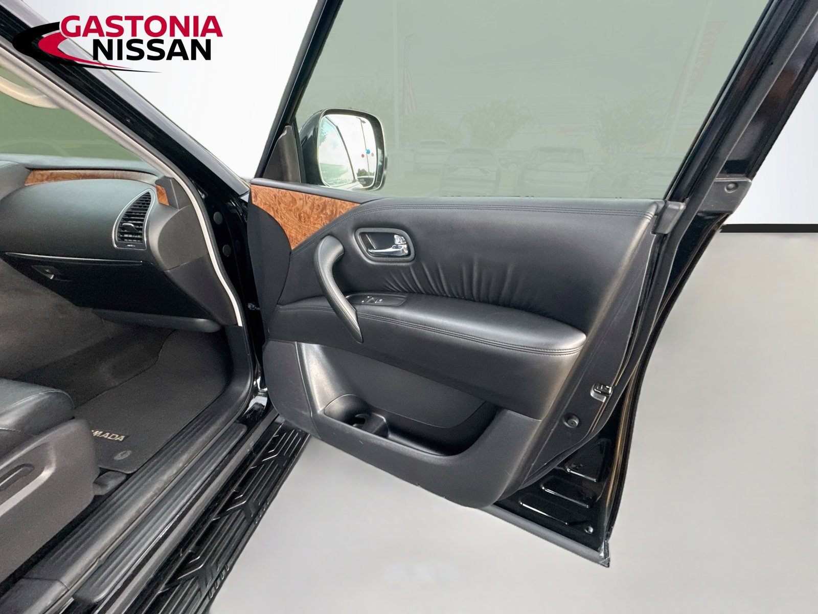 Used 2024 Nissan Armada SL w/ Captain's Chairs Package AWD/4WD image 42