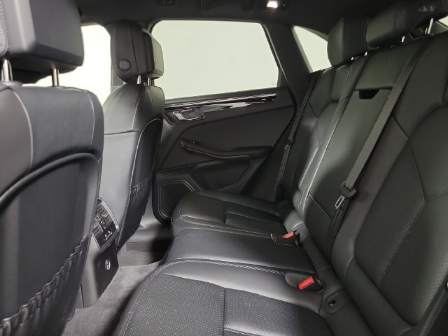 Used 2025 Porsche Macan AWD/4WD image 9