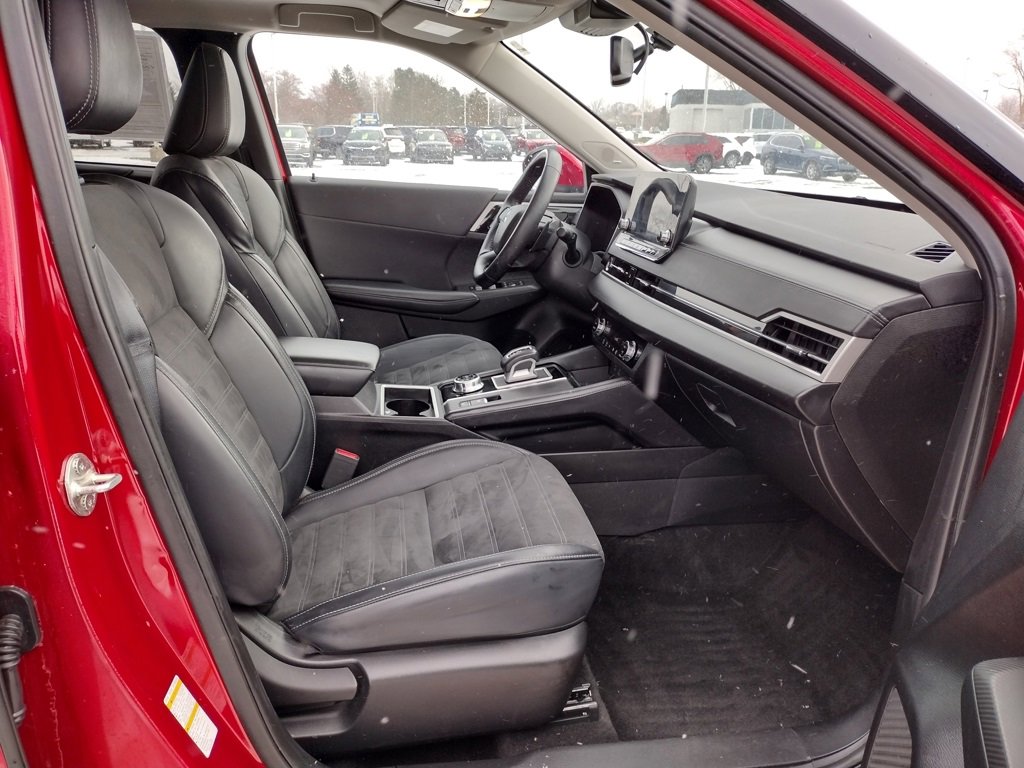 Used 2024 Mitsubishi Outlander SE Black Edition image 21