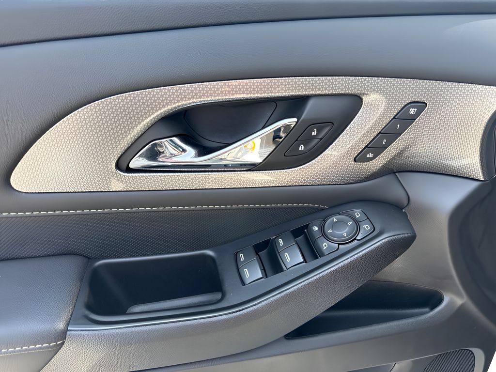Used 2023 Chevrolet Traverse Premier w/ Redline Edition FWD image 18
