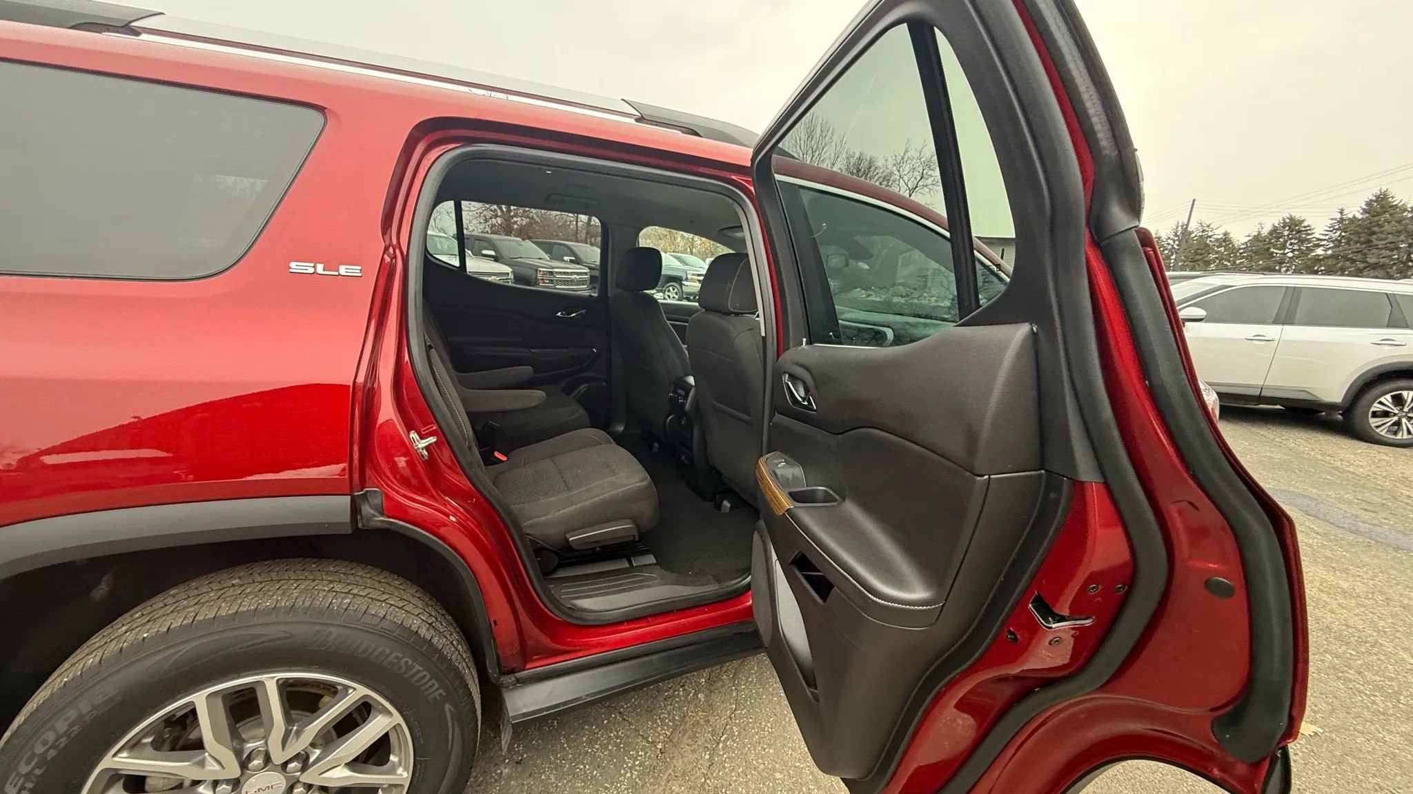 Used 2019 GMC Acadia SLE w/ LPO, Cargo Package image 36