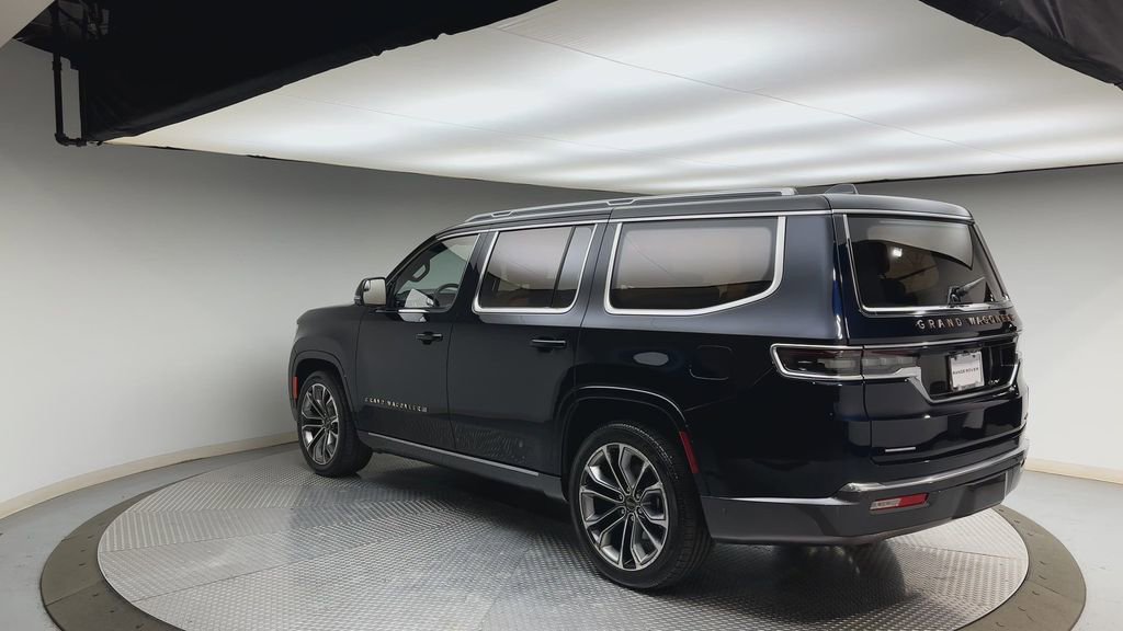 Used 2022 Jeep Grand Wagoneer Series III w/ Rear Seat Video Group 1 AWD/4WD image 4