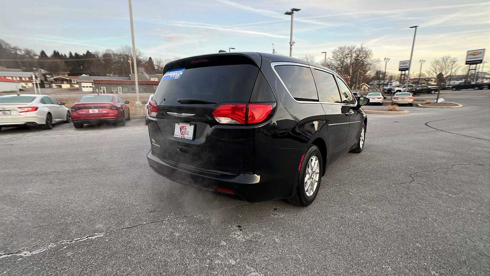 Used 2022 Chrysler Voyager LX image 4