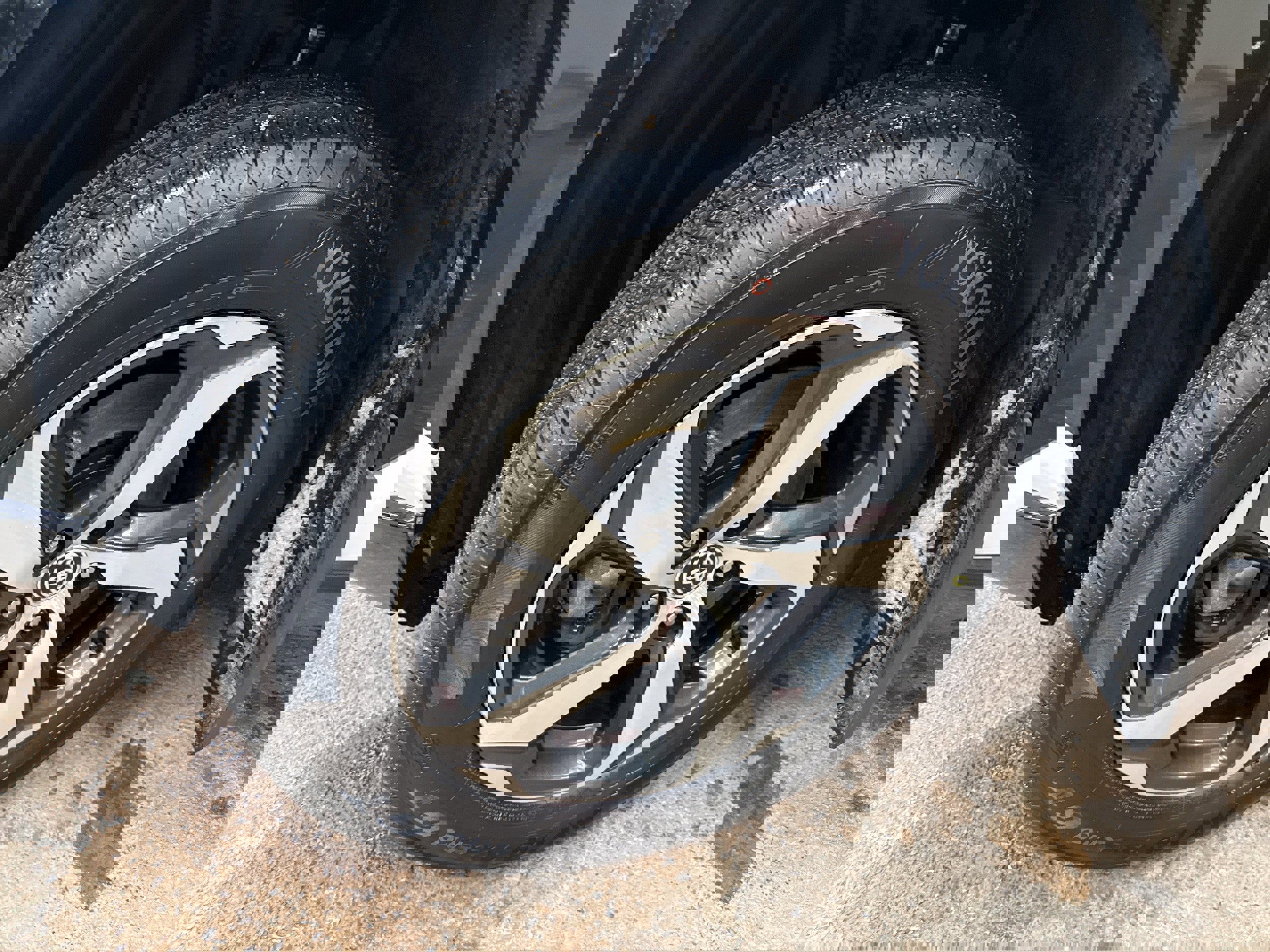 Used 2023 Toyota RAV4 SE w/ Weather & Moonroof Package image 4