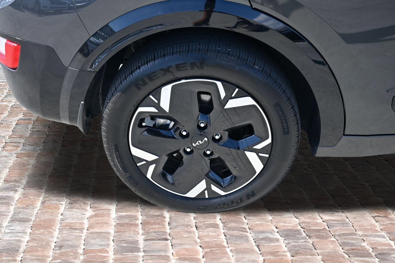 Used 2023 Kia Niro Wind FWD image 39