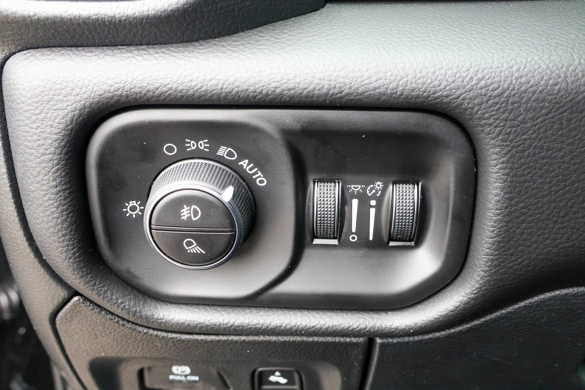 New 2026 RAM 1500 4x4 Crew Cab image 27