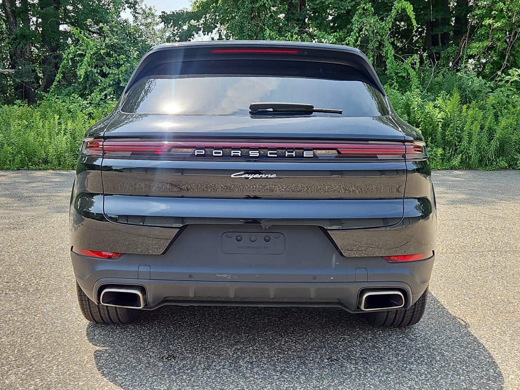 Certified 2024 Porsche Cayenne AWD/4WD image 6