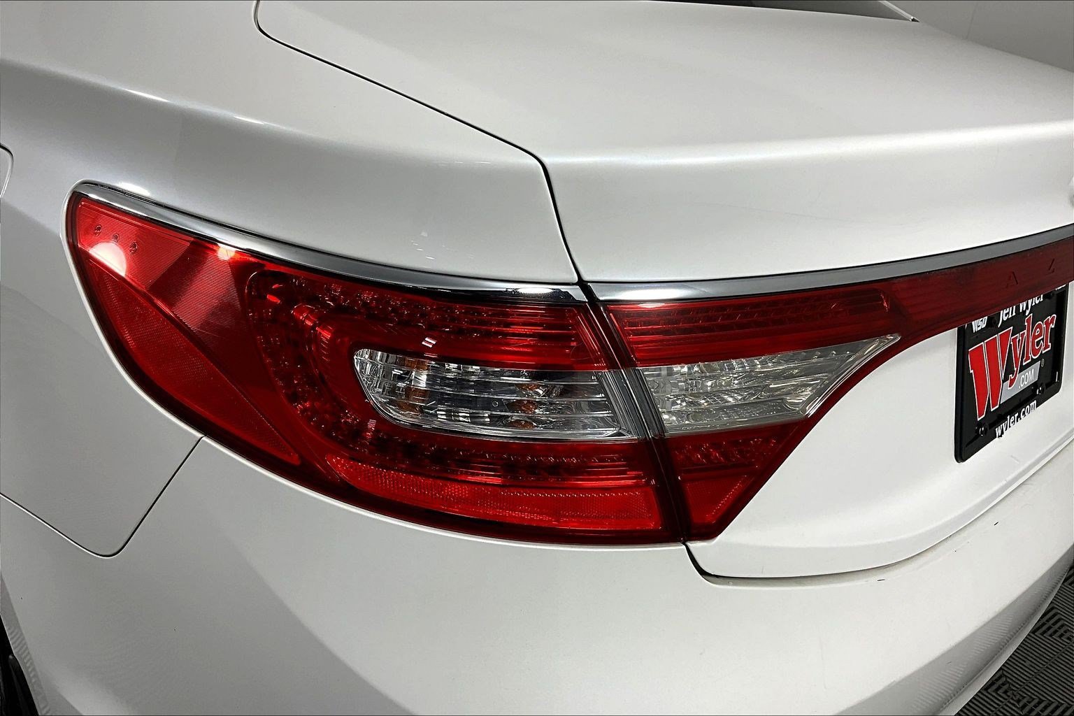 Used 2013 Hyundai Azera FWD image 23