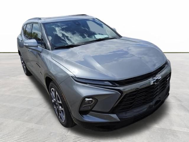 Used 2025 Chevrolet Blazer RS w/ Driver Confidence II Package AWD/4WD image 3