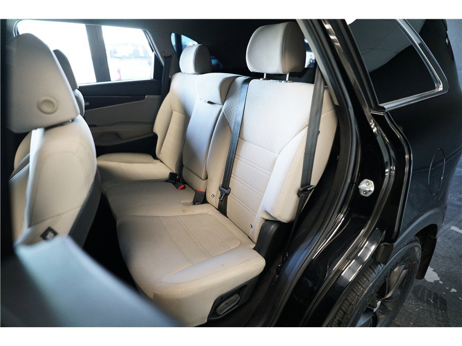 Used 2018 Kia Sorento AWD image 12