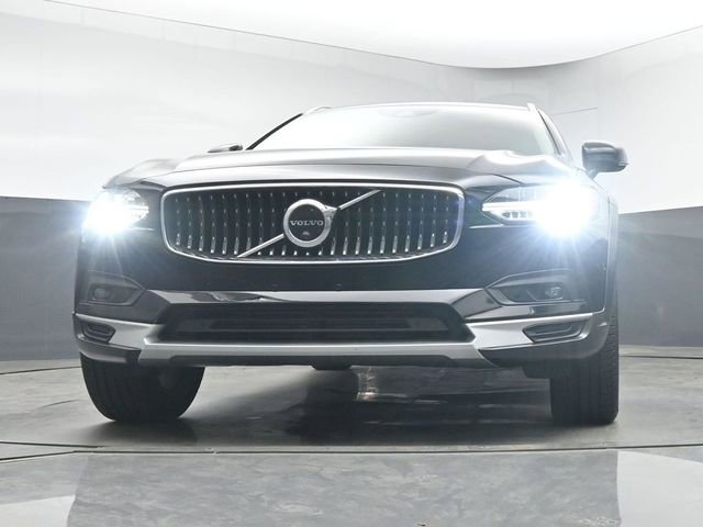 Used 2021 Volvo V90 T6 Cross Country w/ Advanced Package image 16