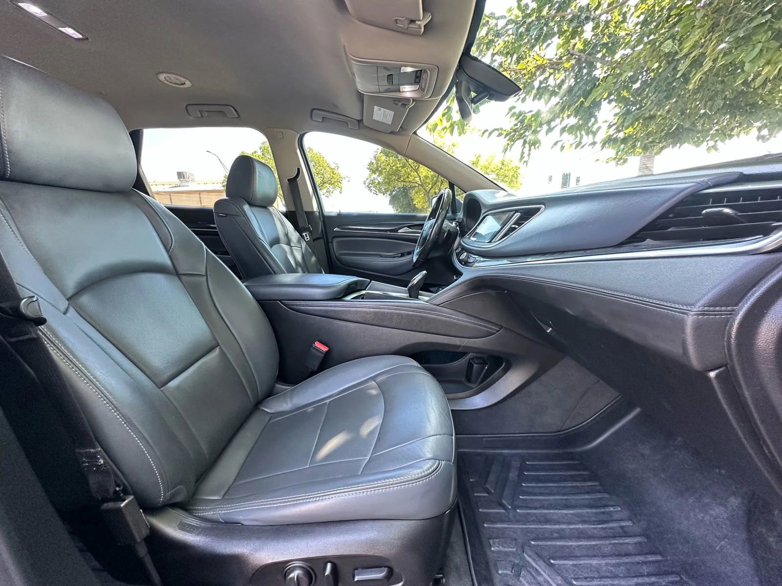 Used 2019 Buick Enclave Essence image 11