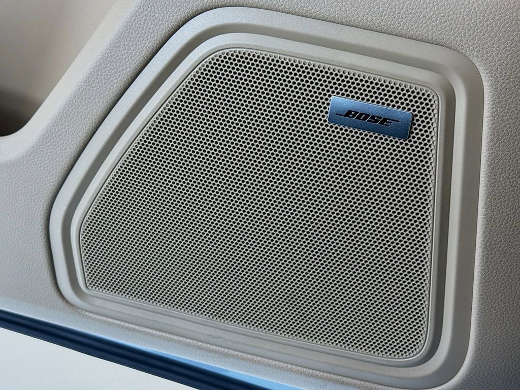 Certified 2025 Porsche Macan image 12