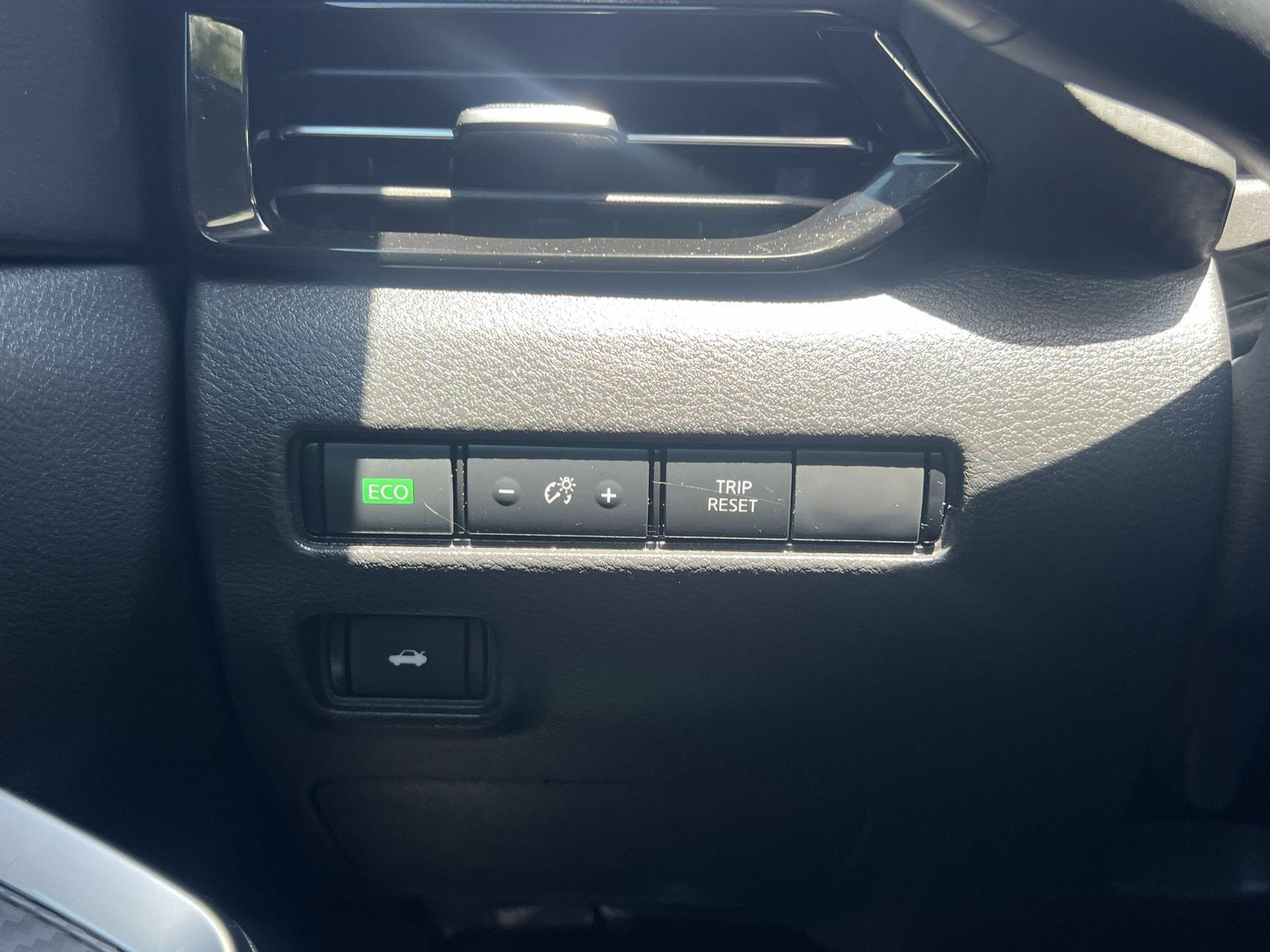 Used 2025 Nissan Sentra SR w/ SR Premium Package FWD image 14