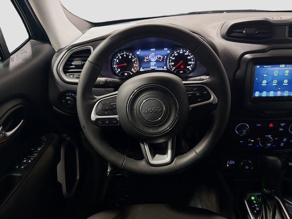 Used 2021 Jeep Renegade Latitude AWD/4WD image 32