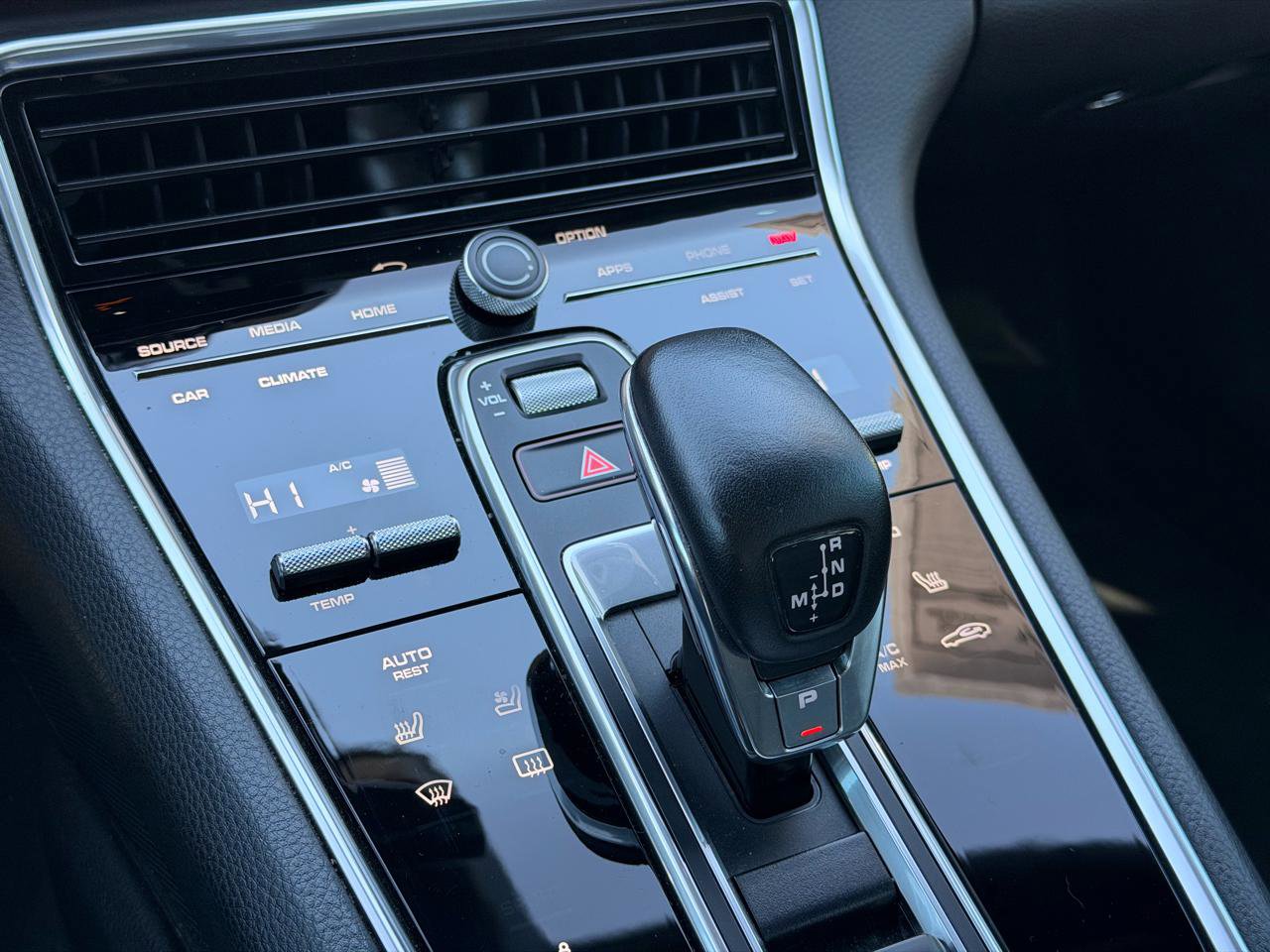 Used 2018 Porsche Panamera 4S image 38